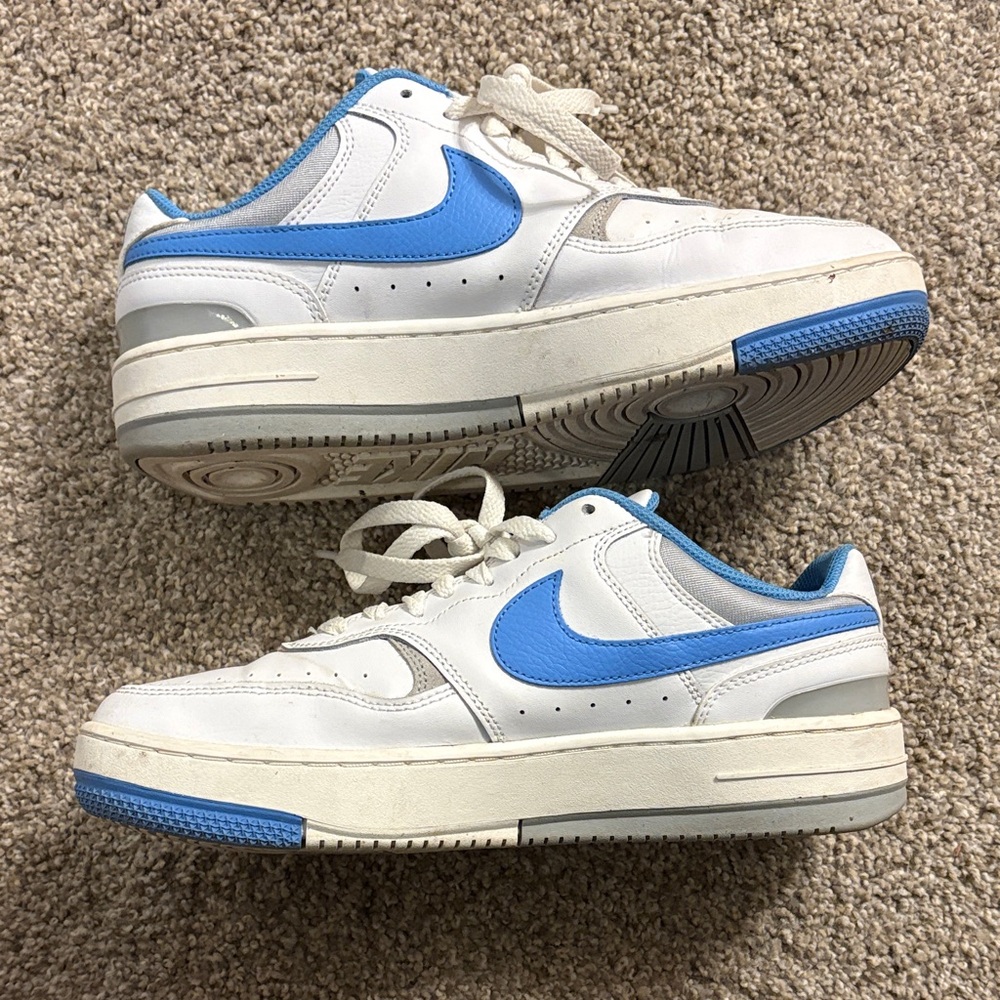 Nike White and Blue Women's Sneakers size 10